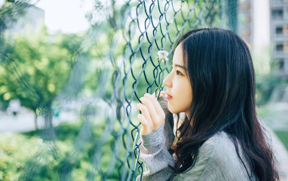 世上的事，只要肯用心去学，没有一件是太晚的。——三毛《送你一匹马》